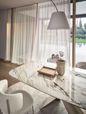Axiom dining table - myhome
